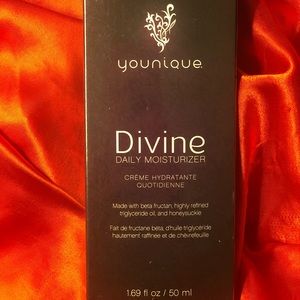 New Younique Divine Daily Moisturizer